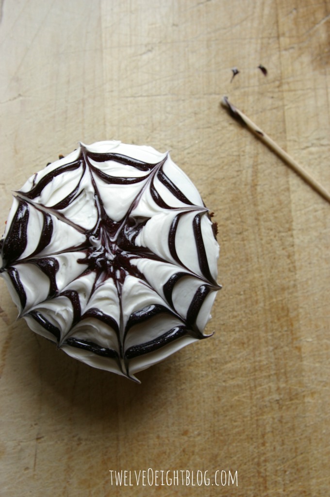 How to make Spiderweb Cupcakes via twelveOeightblog.com #cupcake #Halloween #SpiderwebCupcake